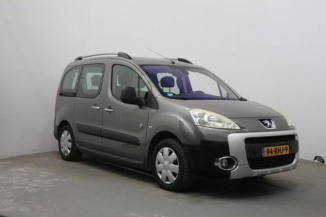 Grijs (metallic) Occasion 2011 Peugeot Partner Tepee Outdoor MPV | € 5.490 (Eerlijke prijs) - Afbeelding 1/4