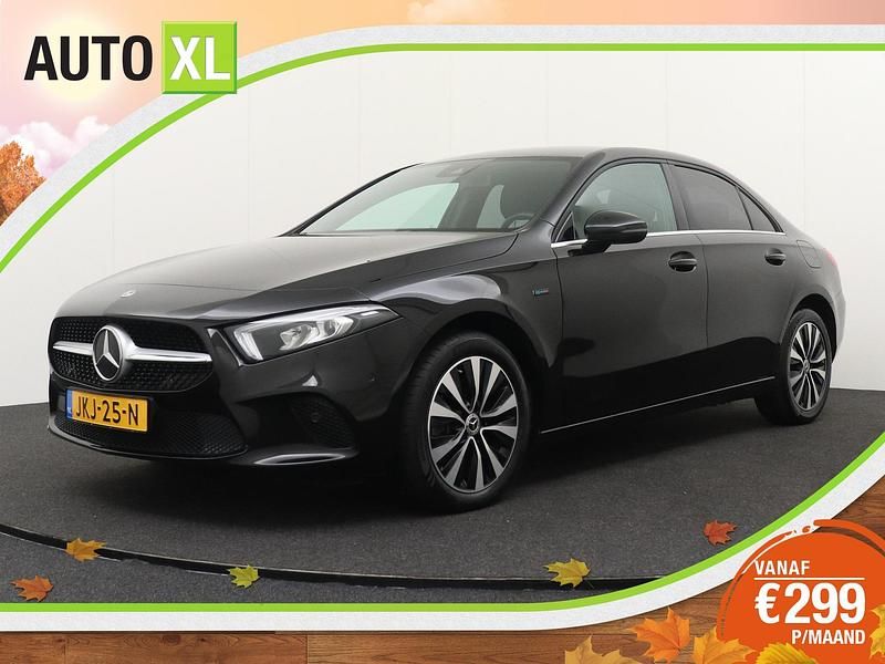 Zwart Gebruikt 2020 Mercedes A250 Advantage Sedan | € 24.940 (Eerlijke prijs) - Afbeelding 1/4