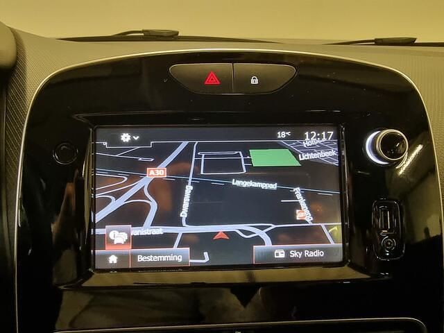 Occasion Renault Clio IV LIMITED 90 PK (66 kW) 2017 Rood Hatchback