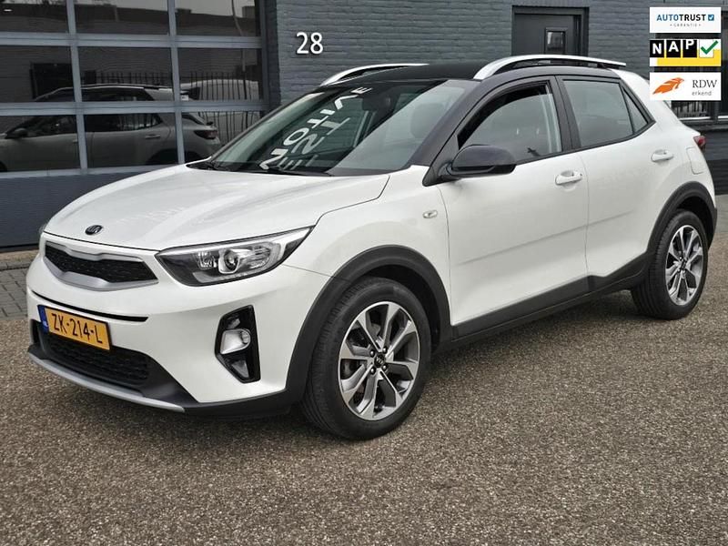 Wit Occasion 2019 Kia Stonic SUV | € 14.950 (Eerlijke prijs) - Afbeelding 1/4