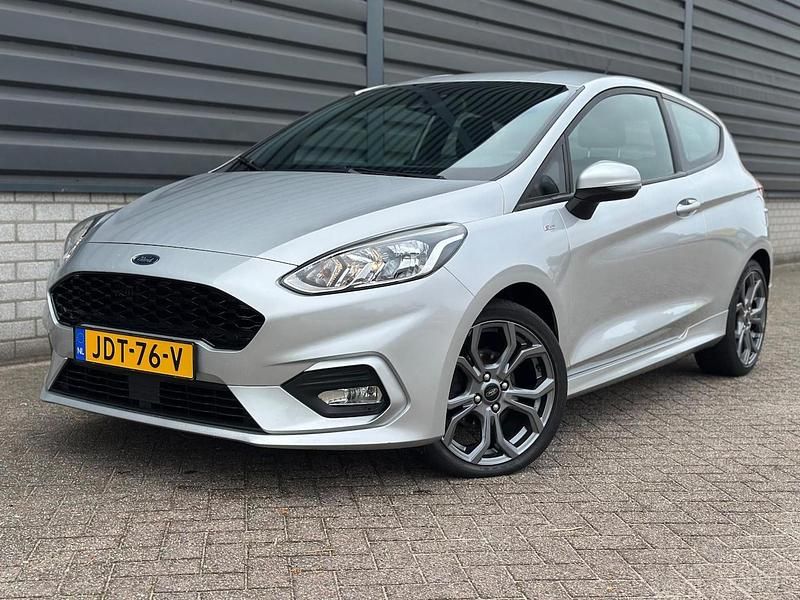 Grijs Occasion 2018 Ford Fiesta ST-Line Hatchback | € 10.499 (Eerlijke prijs) - Afbeelding 1/4