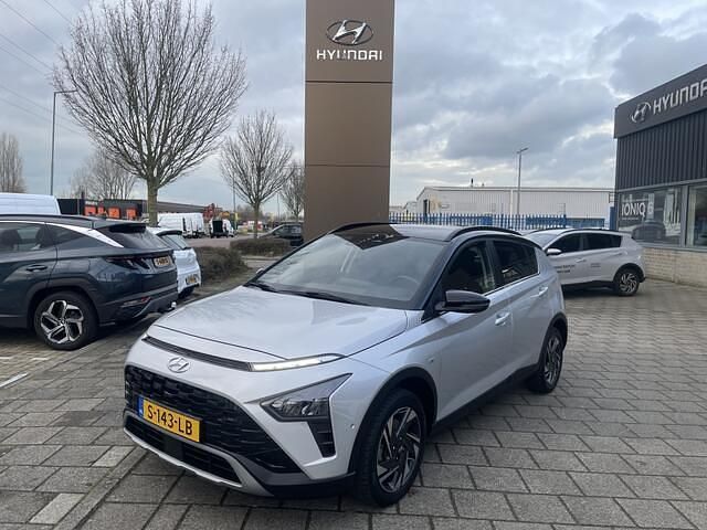 Sleek silver ttb (grijs metallic) Occasion 2023 Hyundai Bayon Premium SUV | € 22.995 (Eerlijke prijs) - Afbeelding 1/4
