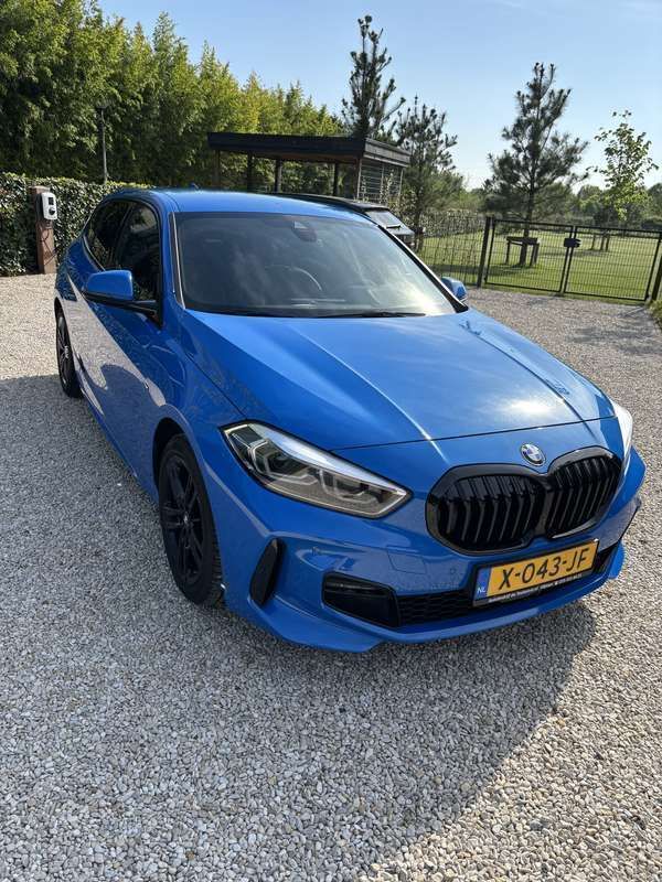 Blauw Gebruikt 2021 BMW 118 Hatchback | € 19.000 (Goede deal) - Afbeelding 1/4