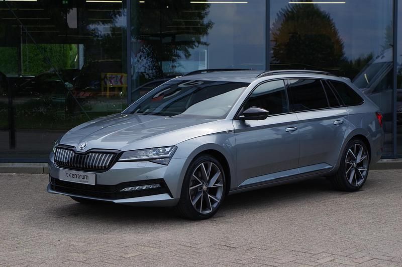 Grijs Gebruikt 2021 Skoda Superb Business Line Stationwagen | € 29.900 (Eerlijke prijs) - Afbeelding 1/4