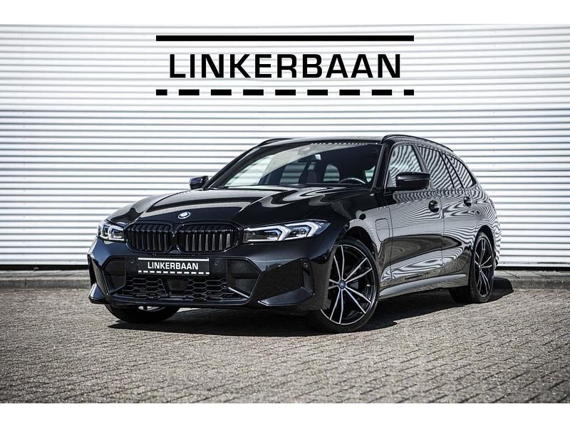 Zwart Gebruikt 2024 BMW 330 M Sport Stationwagen | € 49.795 (Duur) - Afbeelding 1/3
