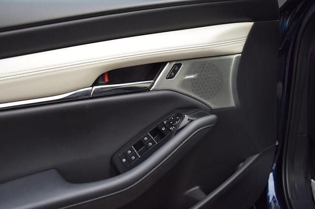 Occasion Mazda 3 Luxury 180 PK (132 kW) 2021 Blauw Sedan