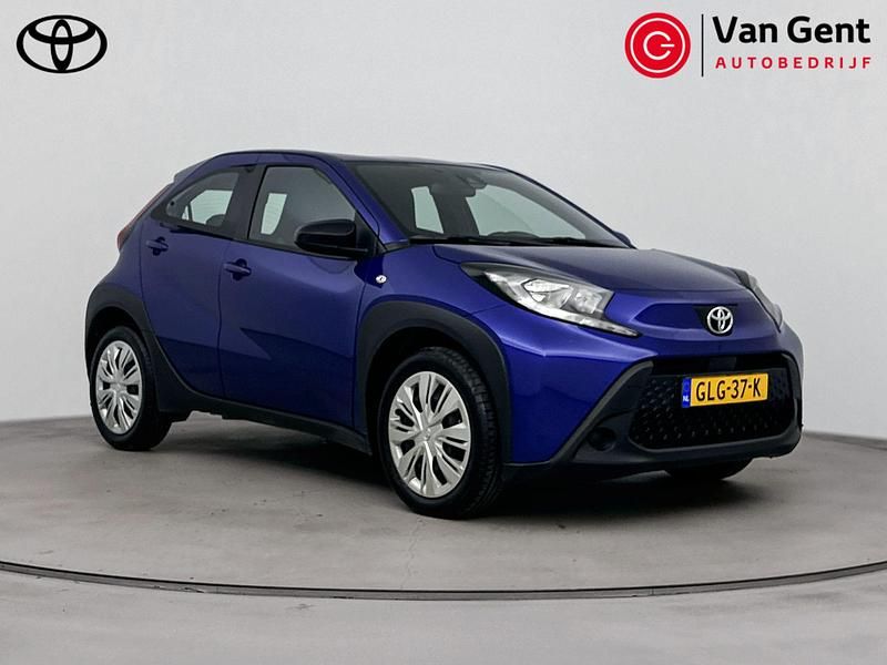 Blauw Gebruikt 2024 Toyota Aygo X Play SUV | € 20.499 - Afbeelding 1/4