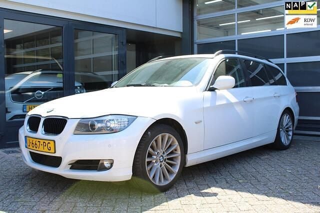 Wit Gebruikt 2008 BMW 325 M Sport Stationwagen | € 11.900 (Duur) - Afbeelding 1/4