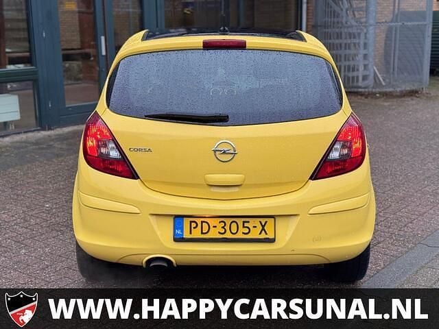 Occasion Opel Corsa Design Edition 101 PK (74 kW) 2014 Geel Hatchback