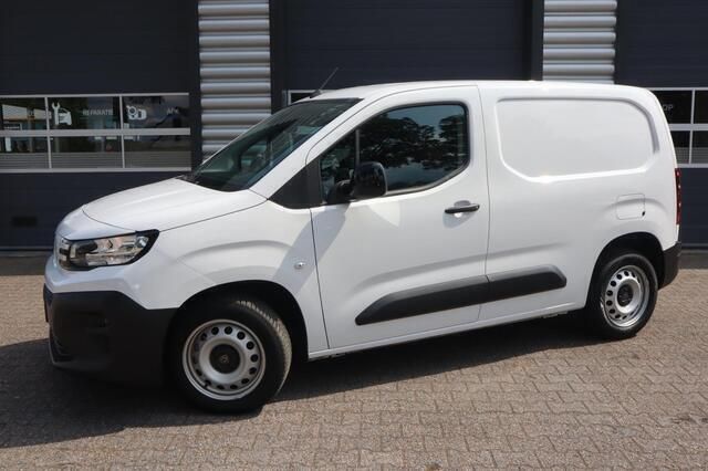 Wit Gebruikt 2024 Peugeot Partner S MPV | € 21.940 (Duur) - Afbeelding 1/4