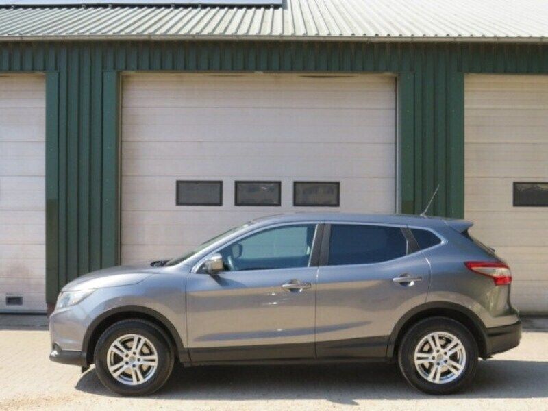 Grijs, metallic lak Gebruikt 2015 Nissan Qashqai Visia SUV | € 9.950 (Eerlijke prijs) - Afbeelding 1/4