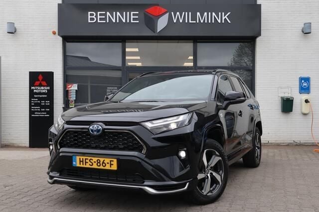 Zwart Nieuw 2024 Toyota RAV4 Style SUV | € 48.995 (Iets duurder) - Afbeelding 1/4