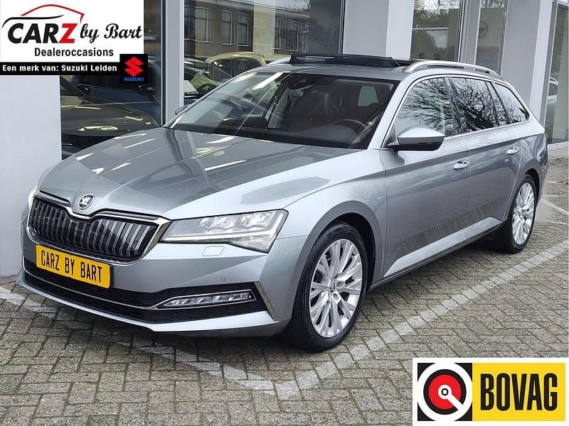 Zilver Gebruikt 2025 Skoda Superb Business Line Stationwagen | € 26.445 (Goede deal) - Afbeelding 1/4