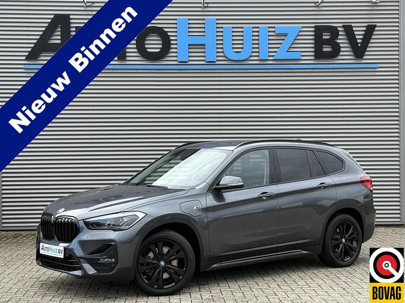 Grijs Gebruikt 2022 BMW X1 Executive SUV | € 28.990 (Iets duurder) - Afbeelding 1/4