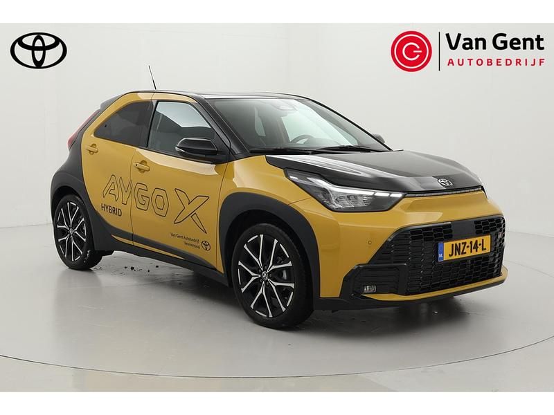 Geel Occasion 2025 Toyota Aygo X Sport SUV | € 30.999 - Afbeelding 1/4