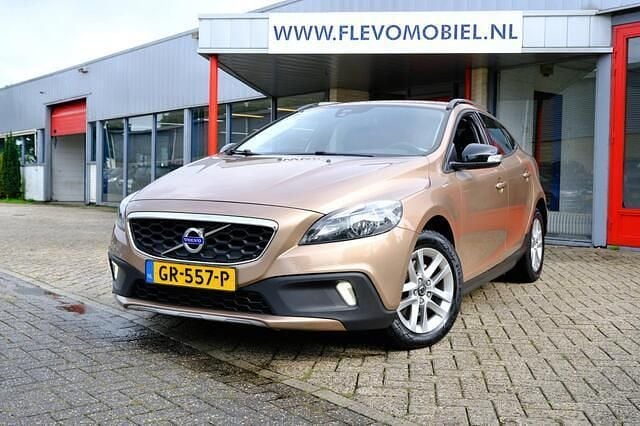 Bruin Gebruikt 2014 Volvo V40 CC Kinetic Stationwagen | € 8.450 (Eerlijke prijs) - Afbeelding 1/4