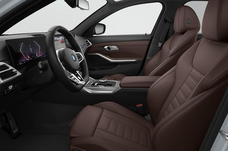 Nieuw BMW 330e M Sport 292 PK (214 kW) 2026 Brooklyn grau Sedan