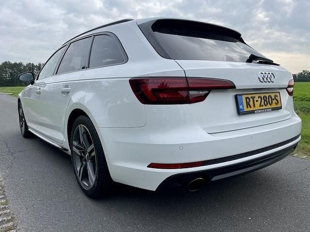 Occasion Audi A4 Black Edition 2018 Wit Stationwagen