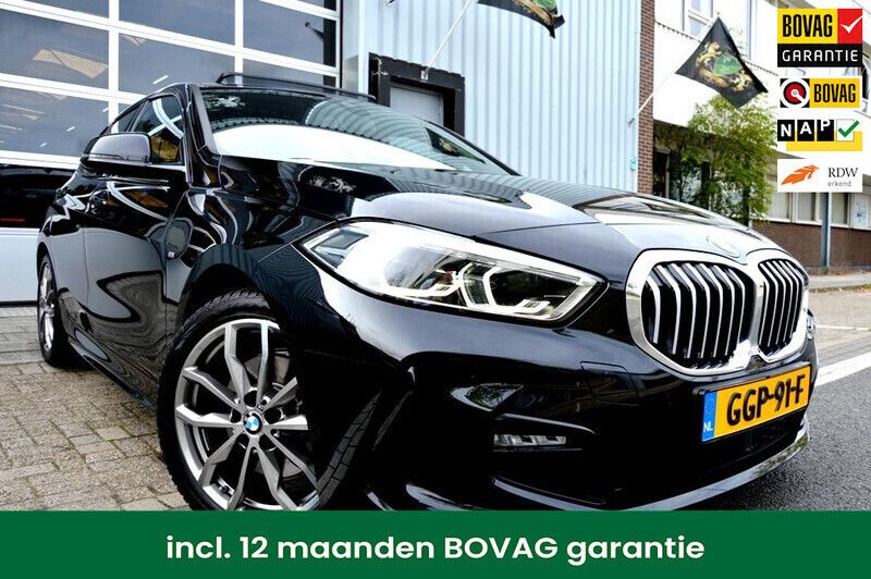 Zwart Gebruikt 2022 BMW 118 Executive Hatchback | € 34.950 - Afbeelding 1/4