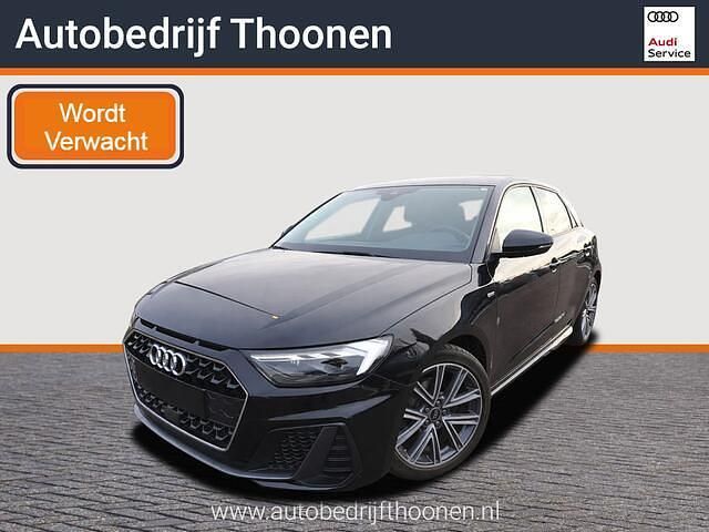 Zwart (metallic) Occasion 2024 Audi A1 Sportback S-Line Hatchback | € 29.900 (Eerlijke prijs) - Afbeelding 1/4