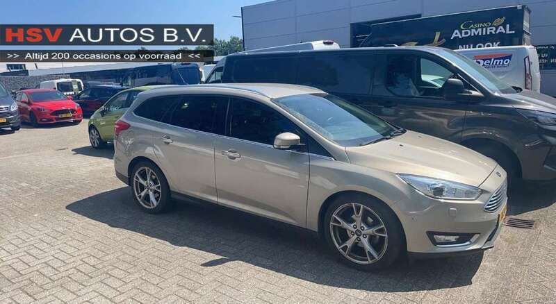 Grijs Gebruikt 2016 Ford Focus Titanium Stationwagen | € 6.450 (Goede deal) - Afbeelding 1/3