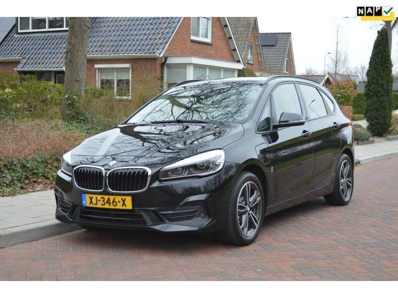 Zwart Gebruikt 2019 BMW 225 Active Tourer iPerformance MPV | € 15.995 (Goede deal) - Afbeelding 1/4