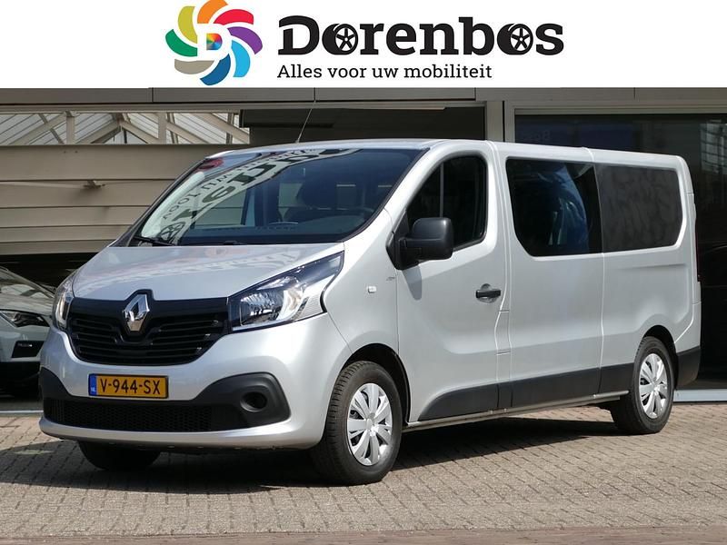 Grijs Occasion 2015 Renault Trafic MPV | € 24.950 - Afbeelding 1/4