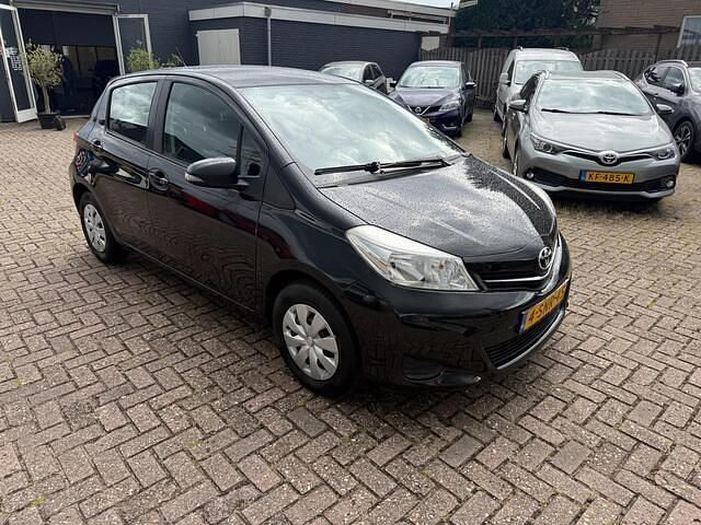 Zwart Gebruikt 2013 Toyota Yaris Hatchback | € 7.250 (Eerlijke prijs) - Afbeelding 1/4