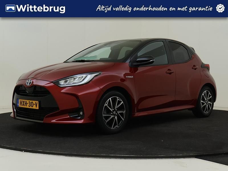Rood Gebruikt 2020 Toyota Yaris Hybrid Style Hatchback | € 20.725 (Eerlijke prijs) - Afbeelding 1/4