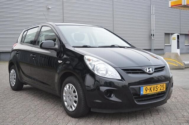 Zwart Occasion 2012 Hyundai i20 Hatchback | € 4.499 (Eerlijke prijs) - Afbeelding 1/4