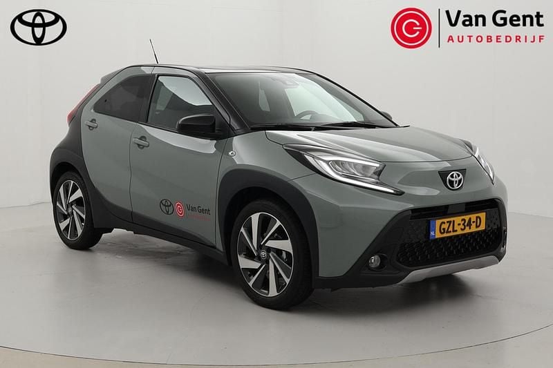 Groen Nieuw 2025 Toyota Aygo Envy Hatchback | € 23.799 - Afbeelding 1/4