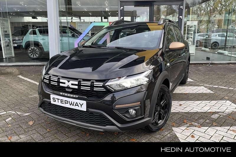 Zwart Nieuw 2025 Dacia Sandero Extreme Hatchback | € 23.440 (Goede deal) - Afbeelding 1/4