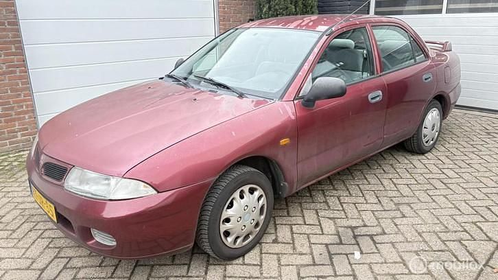 Rood Occasion 1997 Mitsubishi Carisma Sedan | € 550 - Afbeelding 1/4
