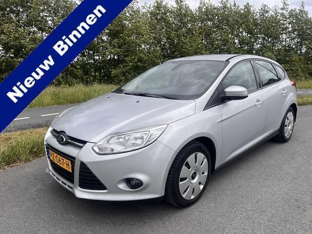 Grijs Gebruikt 2013 Ford Focus Hatchback | € 6.900 (Eerlijke prijs) - Afbeelding 1/4