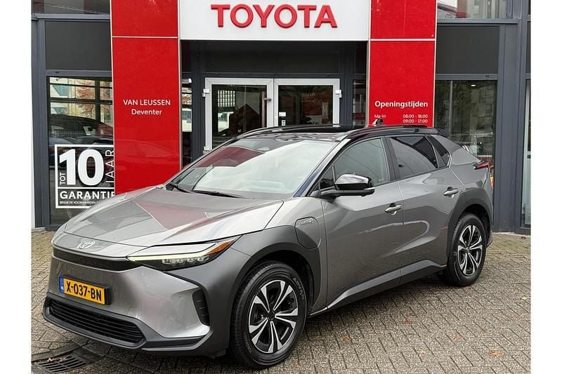 Grijs Gebruikt 2023 Toyota bZ4X Business Edition SUV | € 27.369 - Afbeelding 1/1