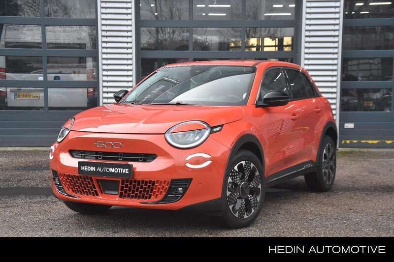 Oranje, metallic lak Gebruikt 2024 Fiat 600E La Prima SUV | € 27.450 (Eerlijke prijs) - Afbeelding 1/4