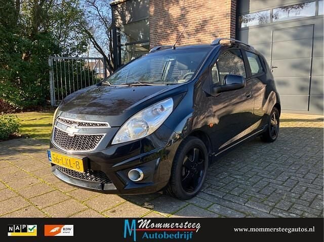 Zwart (metallic) Occasion 2010 Chevrolet Spark LT Hatchback | € 3.490 (Eerlijke prijs) - Afbeelding 1/4