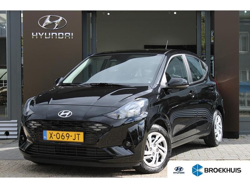 Zwart Gebruikt 2024 Hyundai i10 Comfort Hatchback | € 16.400 (Eerlijke prijs) - Afbeelding 1/4