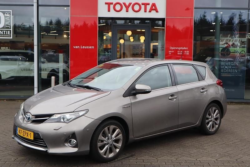 Occasion Toyota Auris Hybrid 136 PK (100 kW) 2013 Bruin Hatchback