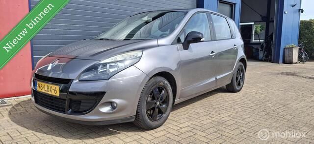 Grijs Gebruikt 2010 Renault Scénic III Dynamique MPV | € 4.999 (Iets duurder) - Afbeelding 1/4
