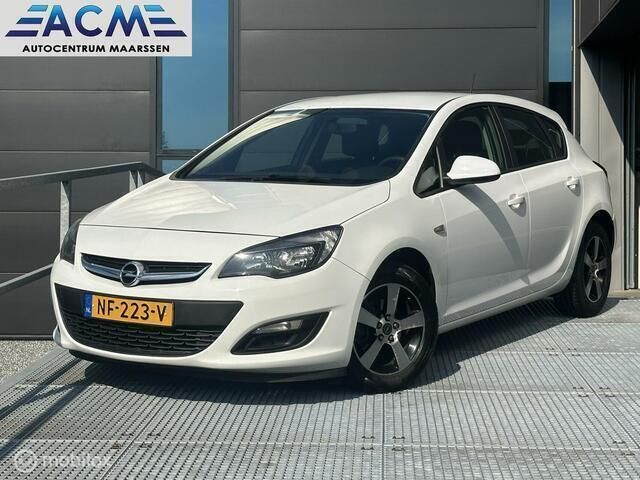 Wit Gebruikt 2015 Opel Astra Business Hatchback | € 8.949 (Eerlijke prijs) - Afbeelding 1/4