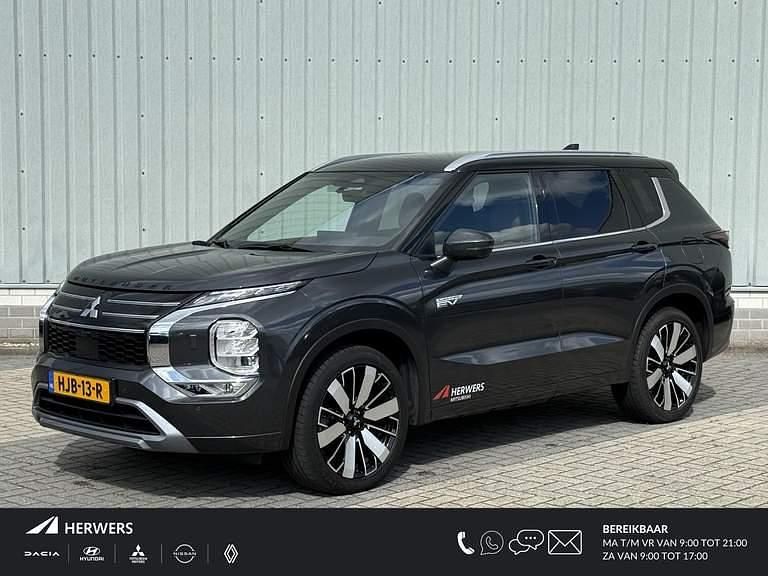 Graphite grey m Gebruikt 2025 Mitsubishi Outlander P-HEV SUV | € 55.835 - Afbeelding 1/4