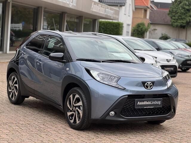 Blauw Nieuw 2025 Toyota Aygo Pulse Hatchback | € 20.990 (Goede deal) - Afbeelding 1/4