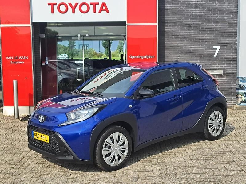 Blauw Gebruikt 2024 Toyota Aygo X X-play SUV | € 17.340 - Afbeelding 1/4