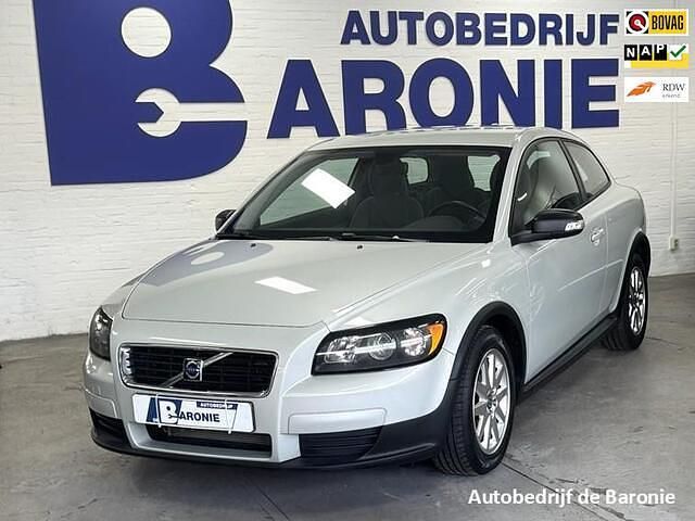 Wit Gebruikt 2009 Volvo C30 Hatchback | € 3.995 (Eerlijke prijs) - Afbeelding 1/4