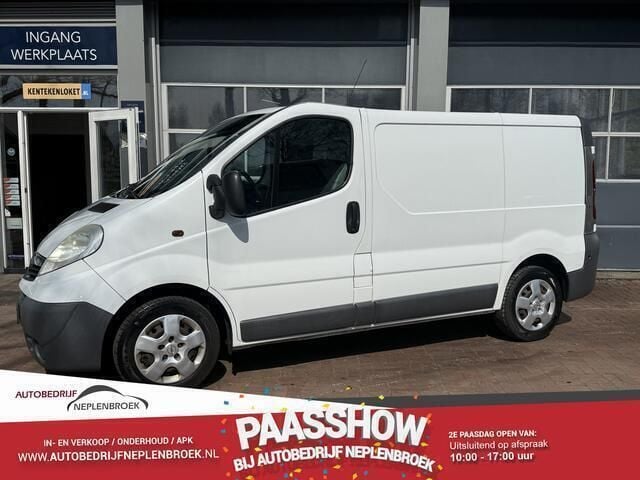 Wit Gebruikt 2011 Opel Vivaro Van | € 4.500 (Eerlijke prijs) - Afbeelding 1/4