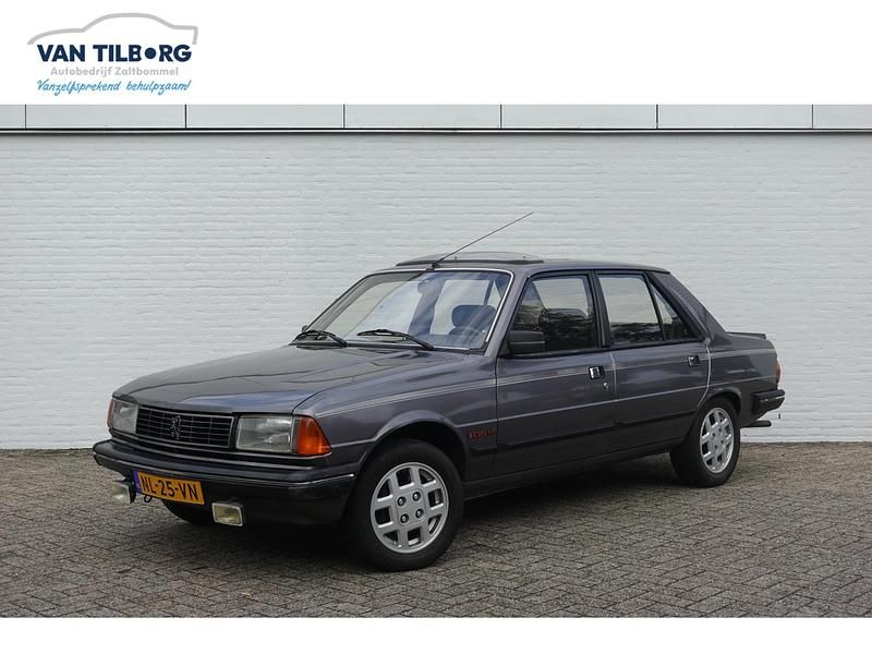 Grijs Gebruikt 1985 Peugeot 305 GTi Sedan | € 5.995 - Afbeelding 1/4