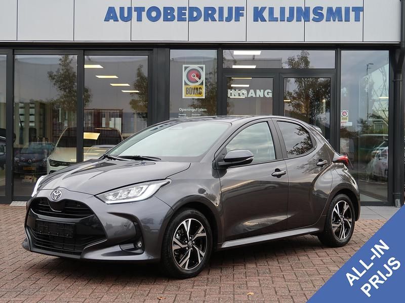 Grijs Gebruikt 2025 Toyota Yaris Hybrid Business Edition Hatchback | € 25.950 (Eerlijke prijs) - Afbeelding 1/4