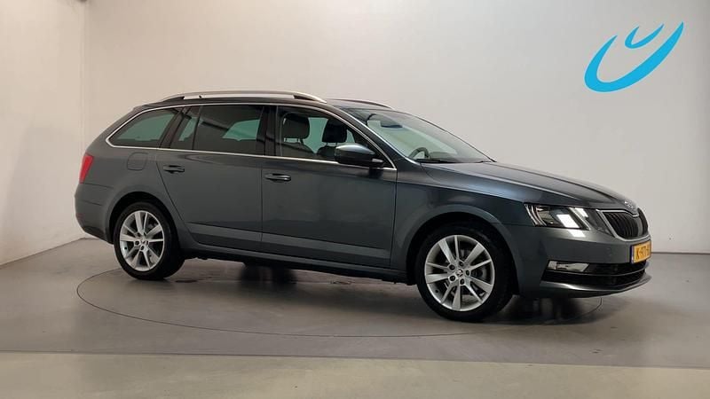Grijs Gebruikt 2020 Skoda Octavia Business Line Stationwagen | € 16.750 (Goede deal) - Afbeelding 1/3
