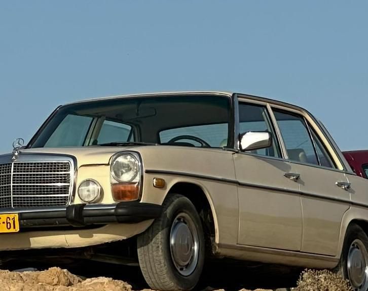 Occasion 1974 Mercedes W115 | € 11.700 - Afbeelding 1/4